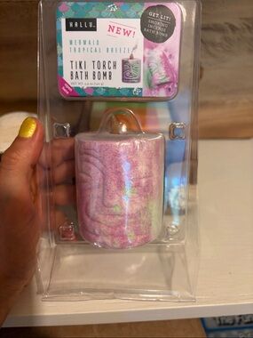 Mermaid Tropical Breeze Tiki Torch Bath Bomb - Pink/Green